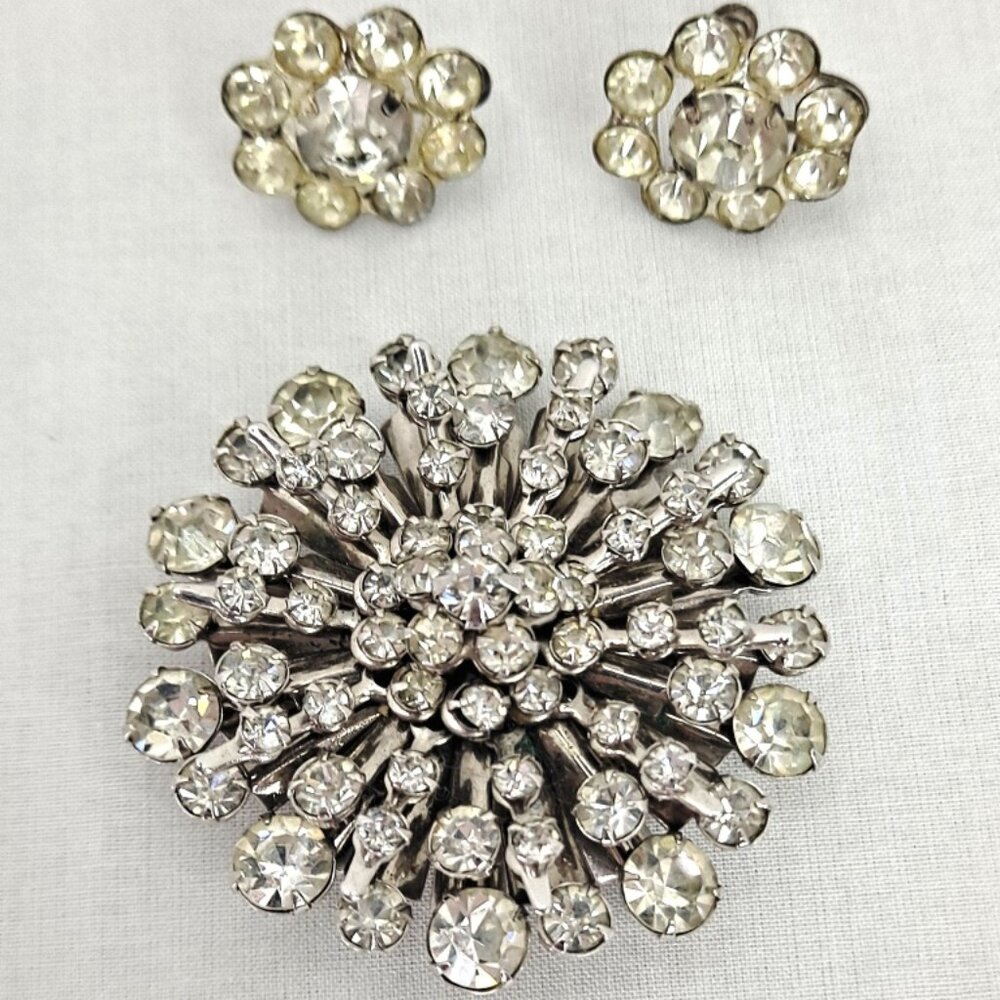 VINTAGE ATOMIC PINWHEEL CRYSTAL BROOCH w/EARRINGS ~SPARKLING RHINESTONE~ BRIGHT